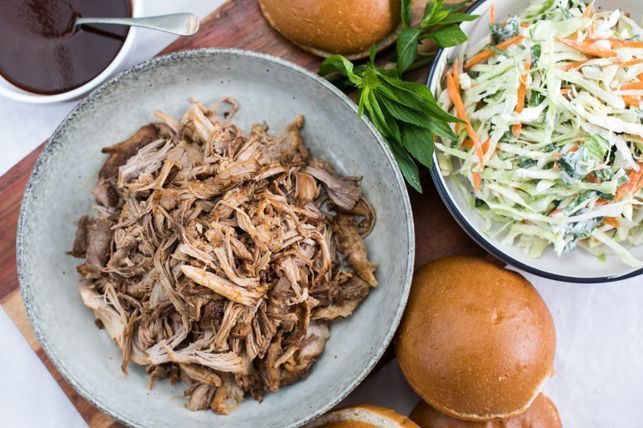 Chopped pork with salad and bread
