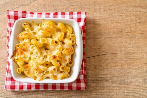 Macaroni and cheese in a plate on a napkin